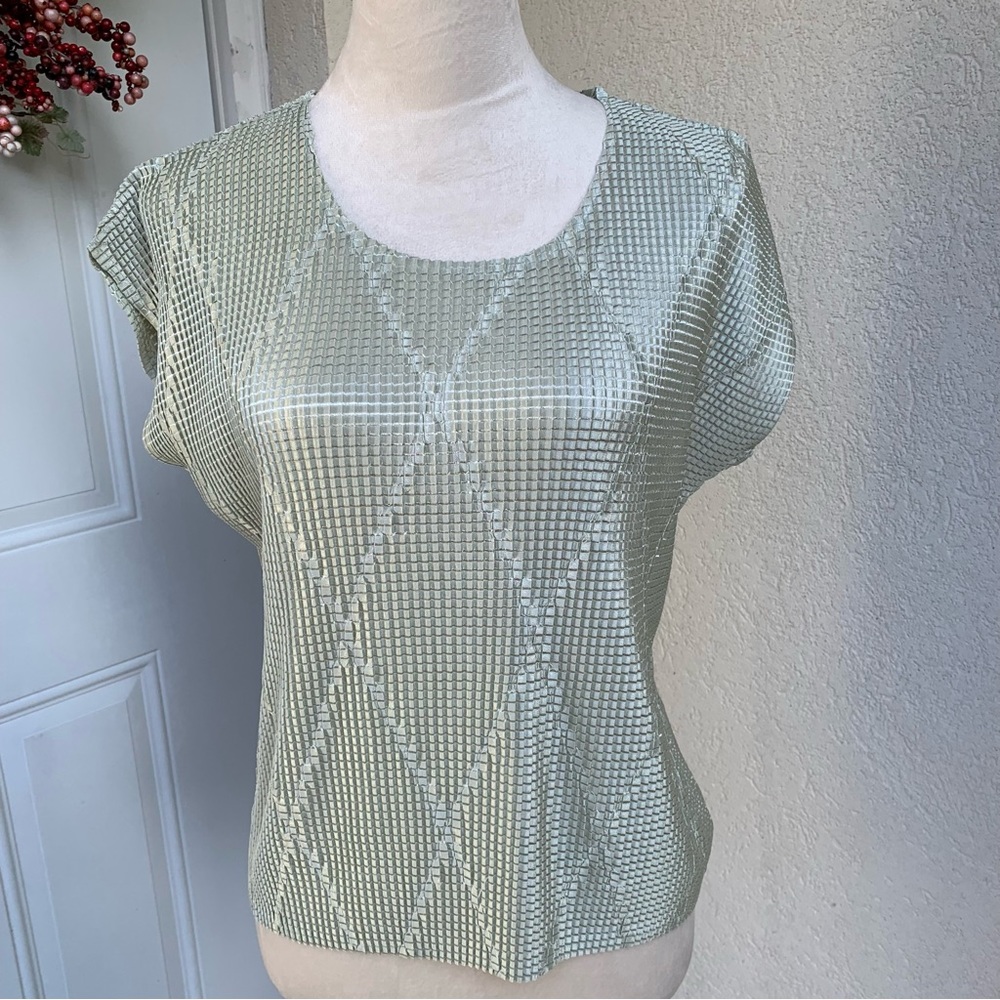 STILLMAN STUDIO. Light Green,  lightweight, textured top.‎ Cap sleeves.